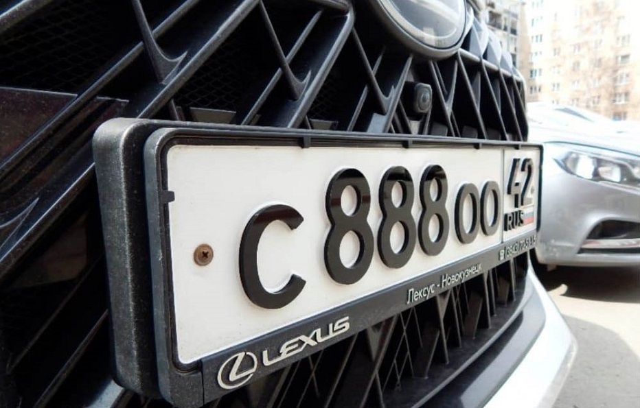Какое наказание грозит водителю за видоизмененные номера в Екатеринбурге - avtoshkolakursant.ru | фото