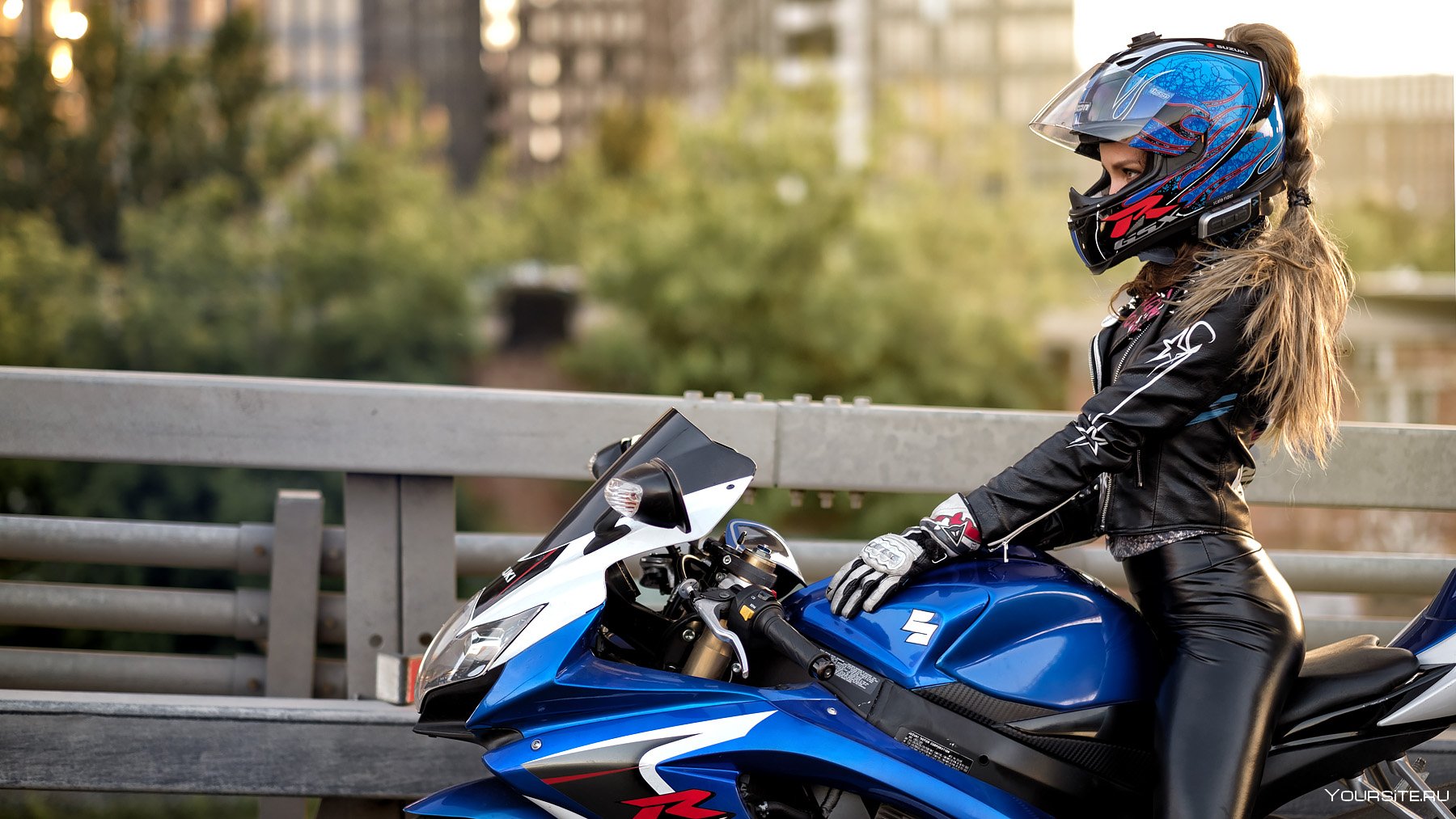 Водитель мотоцикла - девушка в Екатеринбурге - avtoshkolakursant.ru | фото