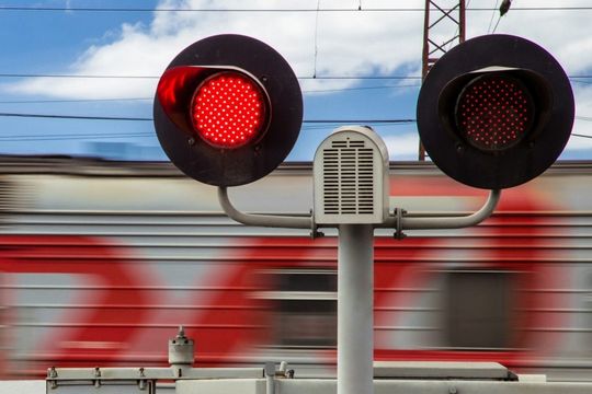 Какой штраф за проезд переезда на красный свет: разбираем опаснейшее нарушение ПДД в Екатеринбурге - avtoshkolakursant.ru | фото