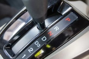 Почему нельзя ездить на машине на нейтральной передаче в Екатеринбурге - avtoshkolakursant.ru | фото